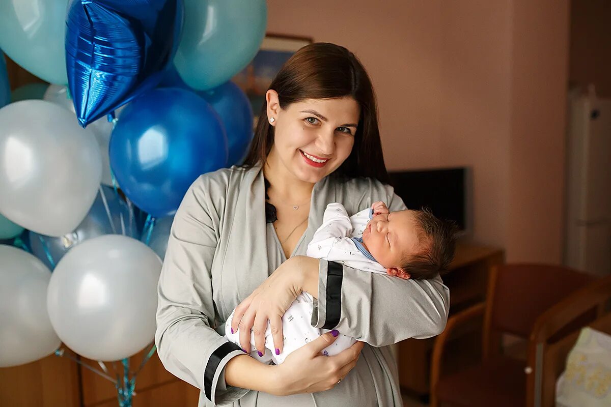 Выписка мать и дитя Севастопольский. Мать и дитя выписка из роддома. Подарок маме на выписку из роддома. Выписка из роддома Лапино.