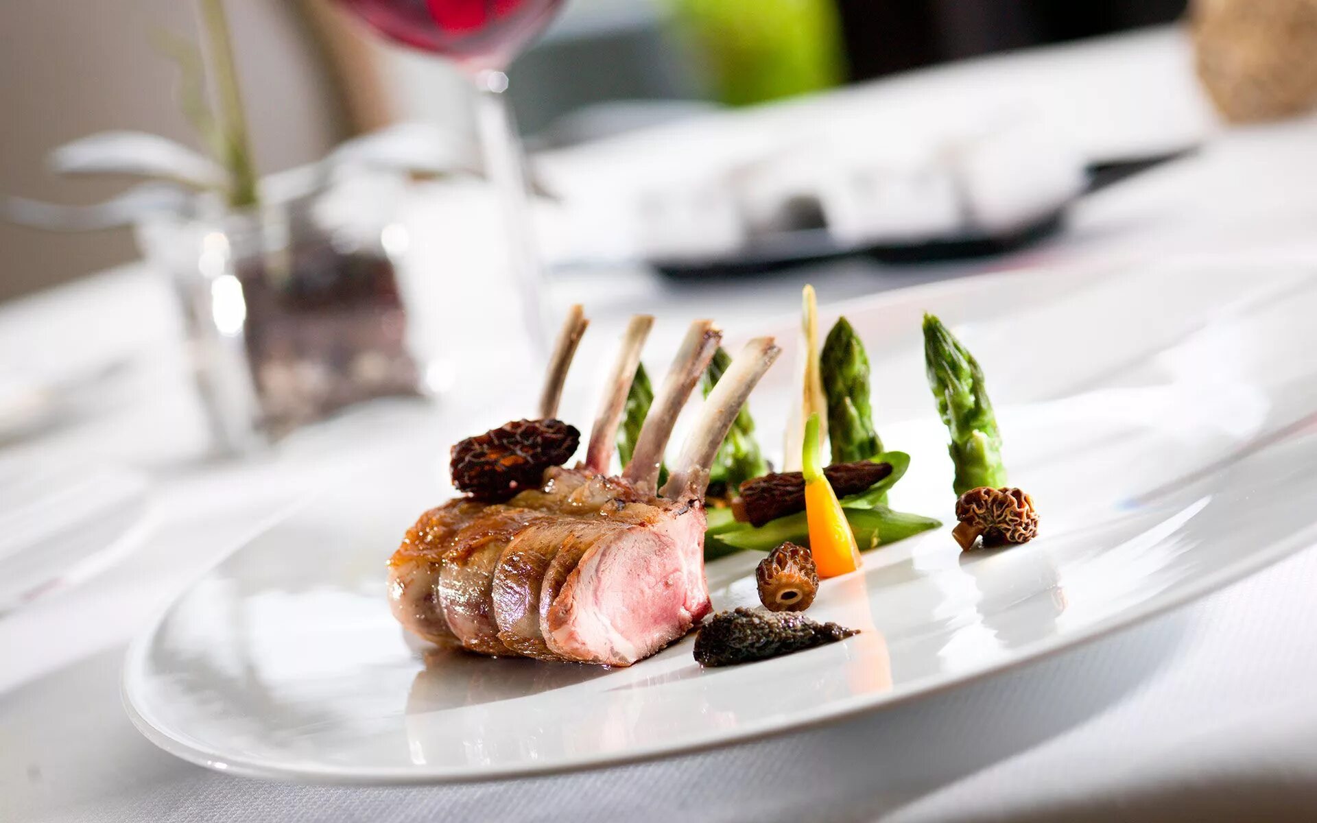 Красивые блюда в ресторане. Европейская кухня. Haute cuisine. Haute cuisine. Необычные блюда высокой кухни.