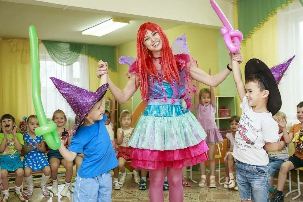 Детский праздник. Вилли вонка аниматор. Аниматоры для детей 5 лет. Квест браво старс аниматоры. Фея динь динь костюм аниматора.