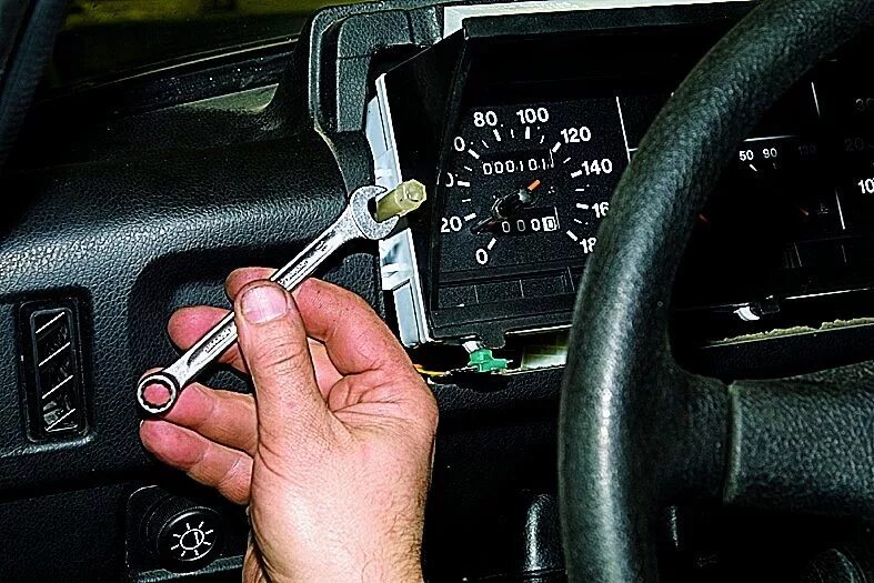 кнопки управления ваз 2106. щиток приборов ваз 2131. снятие щитка приборов приора 1. снятие приборной панели ваз 2107. кожух щиток приборов лада гранта.