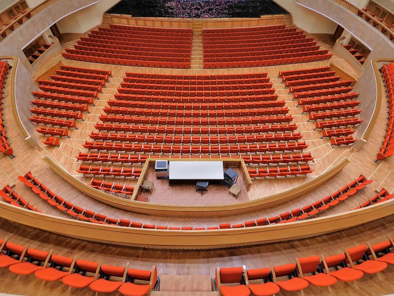 Theatre hall. Мюзик-Холл (театр, Санкт-Петербург). Театр Мьюзик Холл Санкт-Петербург. Мюзик-Холл Санкт-Петербург зал. Мюзик Холл СПБ зал.