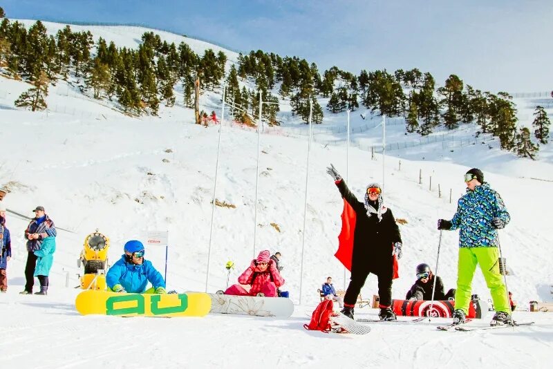 горнолыжное катание архыз. лагерь в архызе жемчужина кавказа. архыз с детьми зимой. архыз лагерь детский. архыз с детьми.