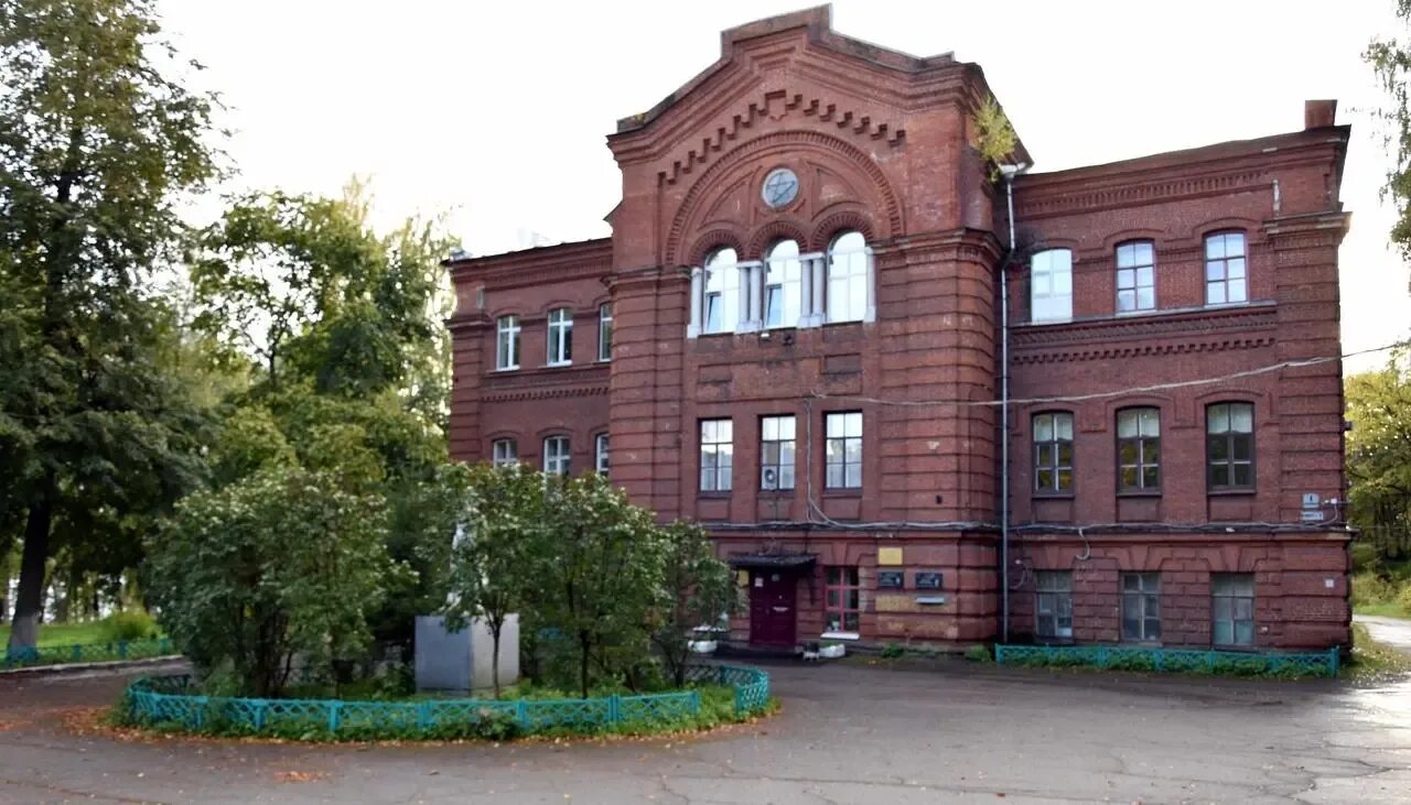 , череповец. Чмк колледж череповец. Коммерческий техникум череповец. Комсомольская 8 череповец металлургический колледж. Техникумы череповца.