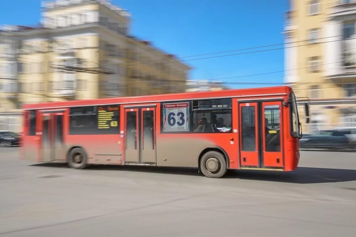 Метро автобус казань. Автобус Казань. Красный автобус Казань. Автобусы Саранск. 54 Автобус Казань.