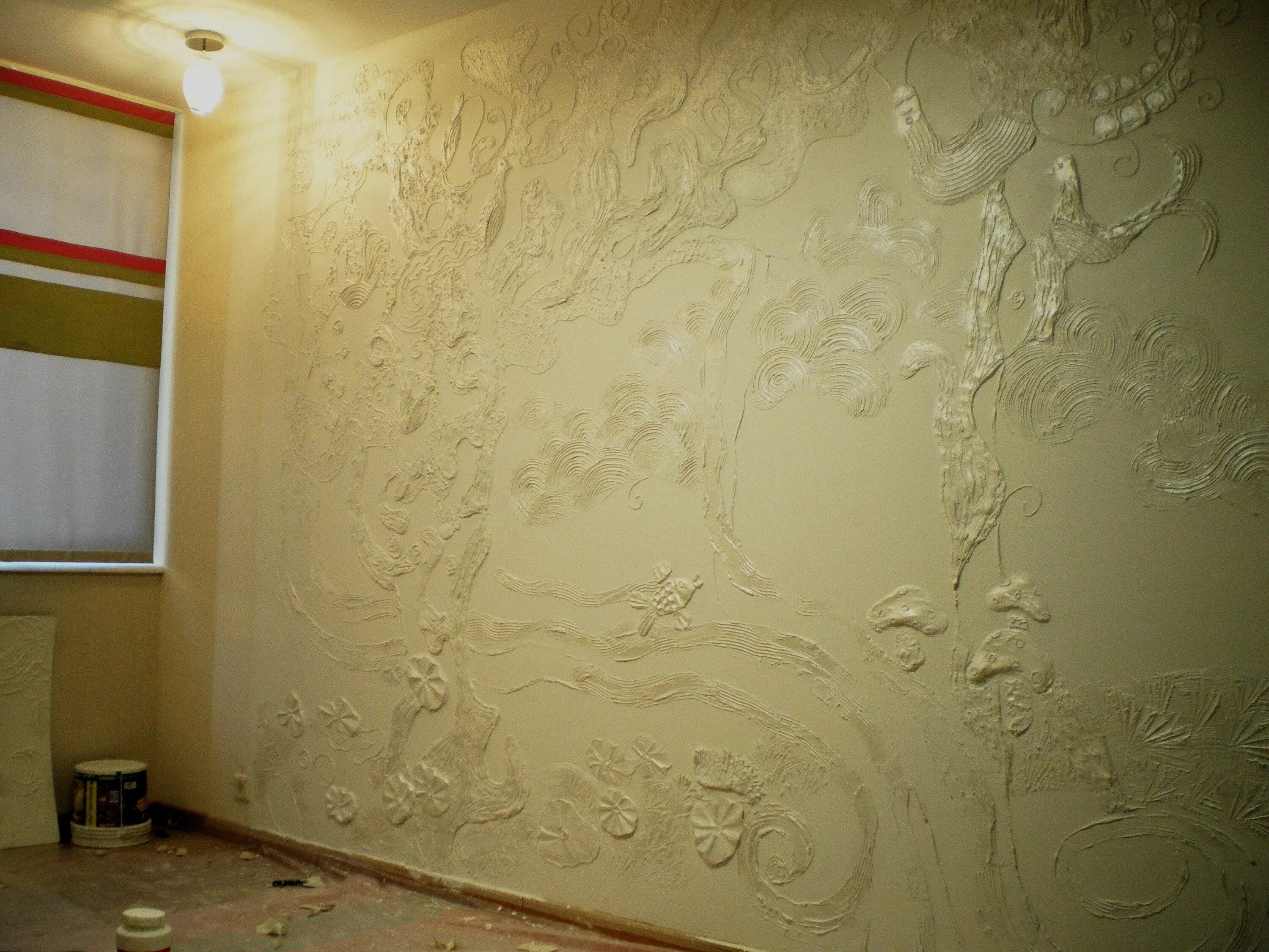 Обои стена шпаклевка. Декоративная шпаклёвка для стен. Декоративная покраска стен. Фактурная штукатурка для стен. Шпатлёвка декоративная стены.