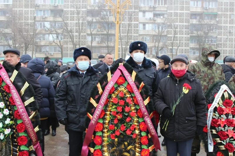 80 лет депортации. 28 декабря депортация калмыцкого народа. день депортации в калмыкии митинг. калмыцкая полиция. депортация калмыков фото.