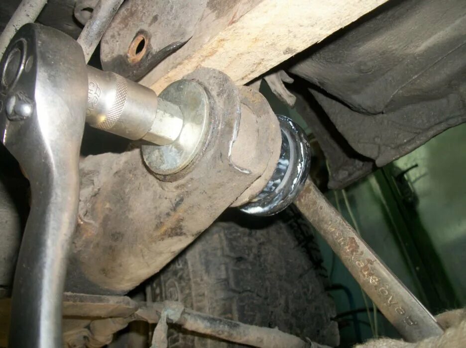 сайлентблок ваз 2107. сайлентблоки верхних рычагов ваз 2107. рычаг верхний сайлентблоков ваз 2107. как снять нижний сайлентблок. сайлентблоки верхних рычагов ваз 2107.