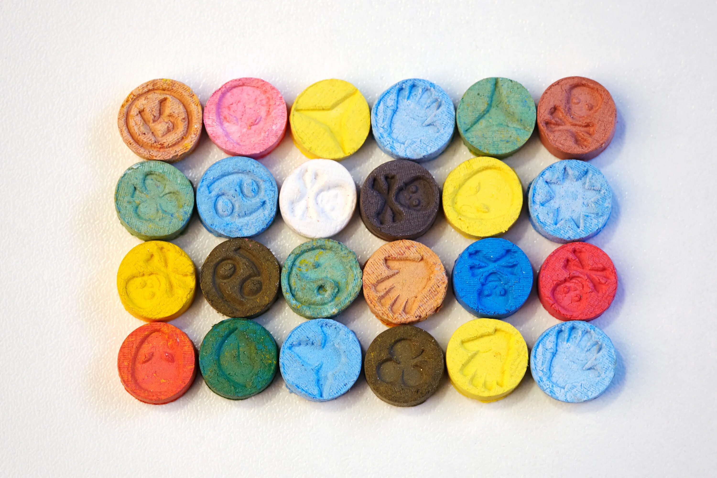 Молли mdma. Таблы доны. Таблы доны. Лсд и мдма. Таблетки экстази мдма.
