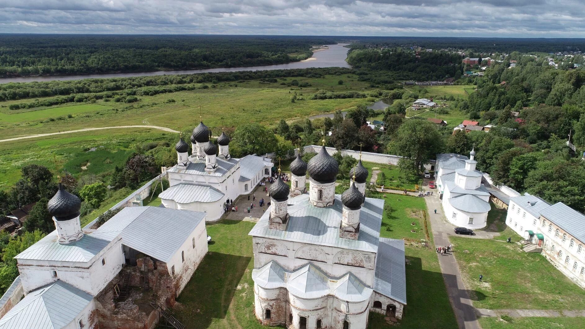 Сайт макарьевская библиотека. Свято-Троицкий Макариево-Унженский мужской монастырь. Макарьево-Унженский монастырь Костромская. Макарьев Унженский монастырь. Троицкий Макарьево Унженский монастырь.