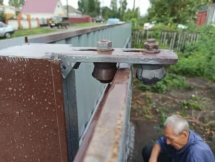 Откатные ворота на рельсе