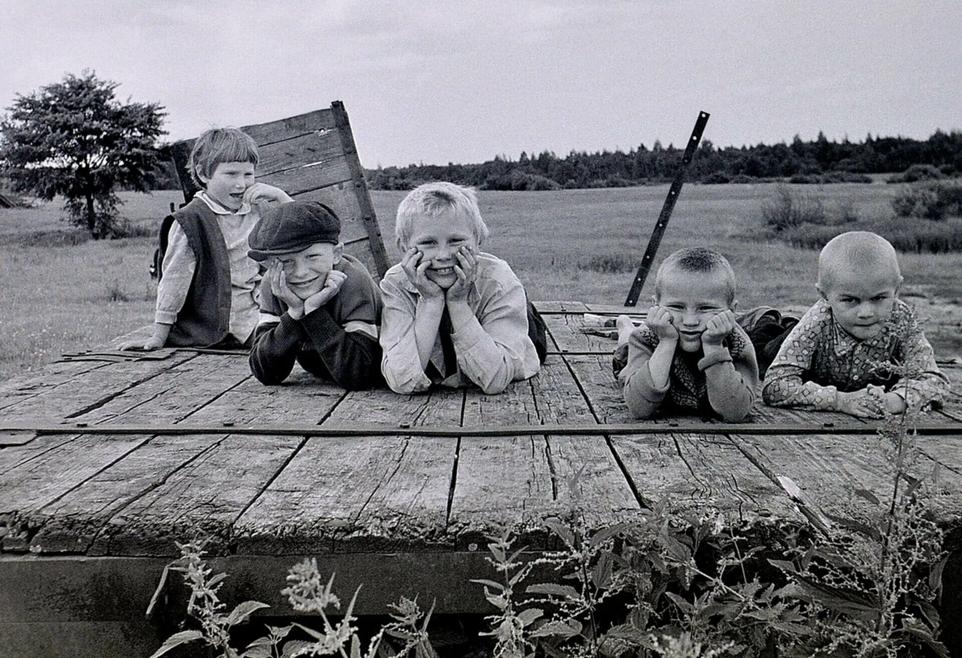 Советское детство. Советское детство лето. Советское детство в деревне. Лето советские дети. Детство советского времени