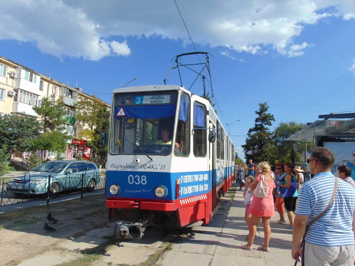Мой транспорт евпатория. Tatra kt4su евпатория. 71-411 евпатория. Трамвай евпатория татра. Евпатория трамвай 1990.