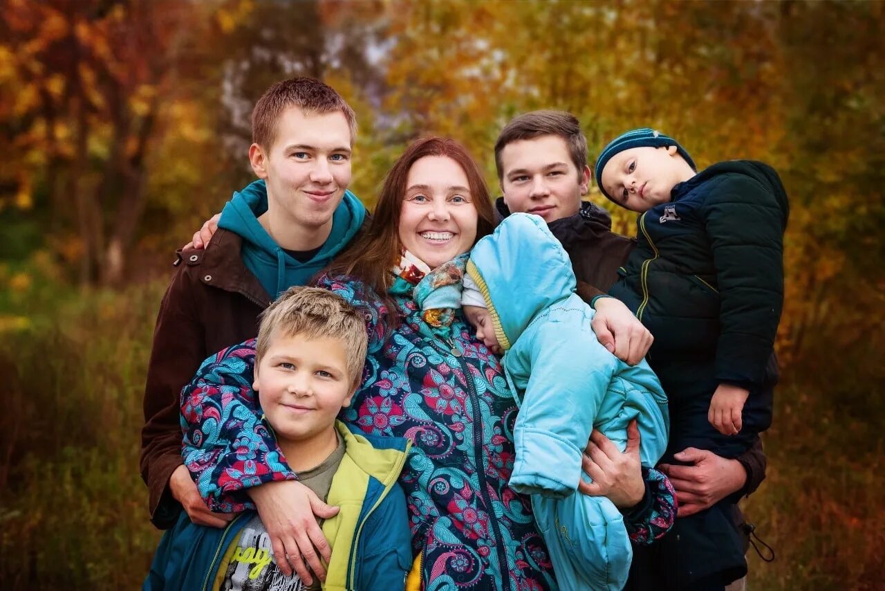 Получить многодетной семье в москве. Многодетные семьи москвы. семья в москве. крепкая семья фотоконкурс. многодетные матери россии.