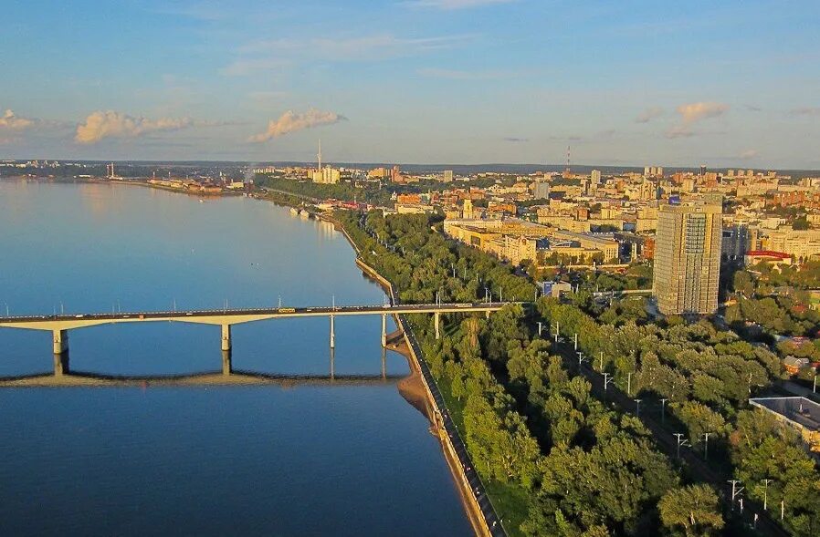 Гор пермь работа. Город пермь кама. кама левый берег. пермь город на каме. пермь вид с камы.