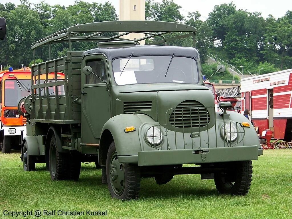 Грузовик производства гдр 5 букв. Robur гдр грузовик. robur ld3000 двигатель. robur автомобиль. ифа-робур. автомобили гдр.