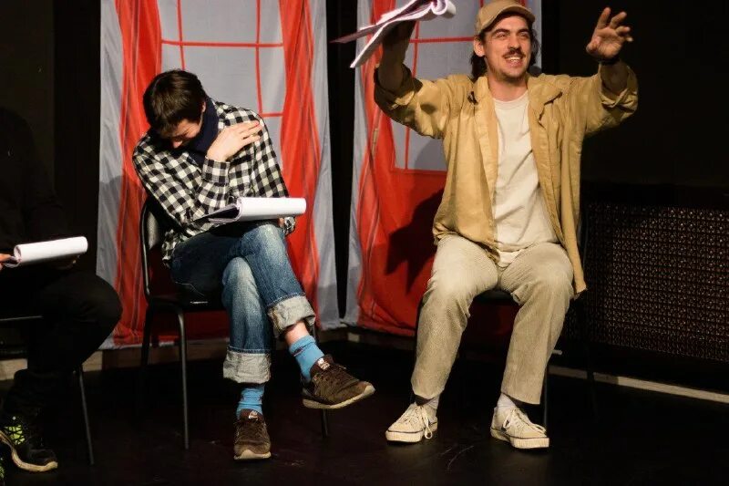 Гастроли театра. Сейчас или никогда спектакль. Мужчина на все руки спектакль театриум. Театр парафраз глазов. Театр глазовский драматический театр парафраз.