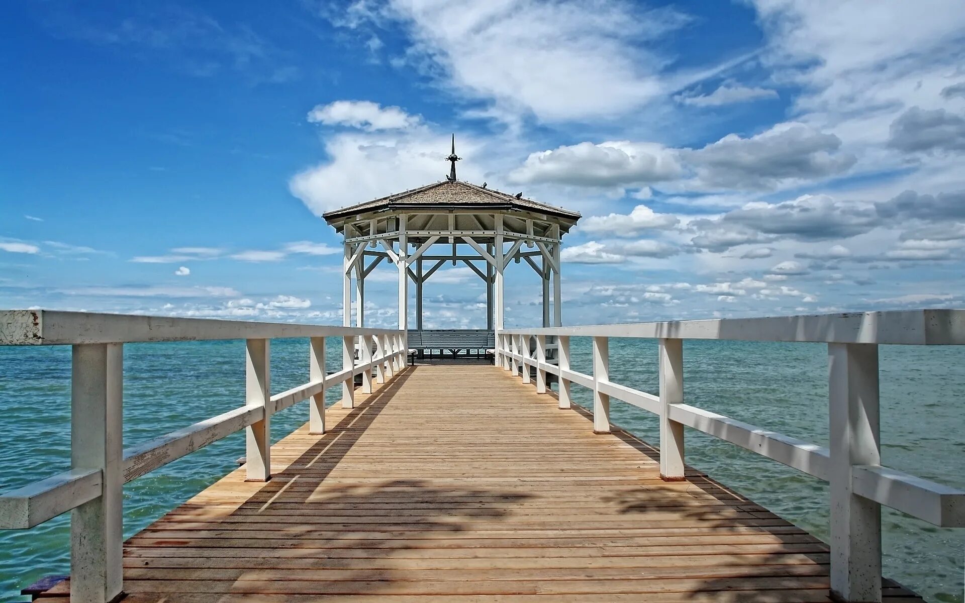 Пирс эллинга чиангмай. Причал пляж. Море пляж. Пирсы и причалы. Кипр пирс.