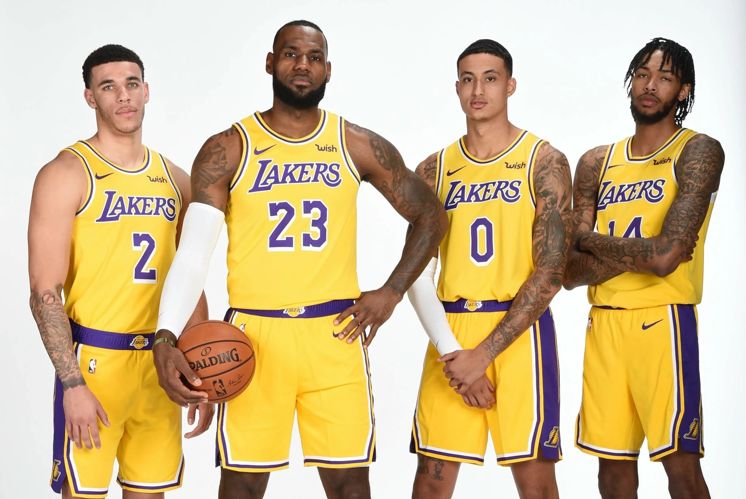 La lakers. Команда Lakers. Баскетбольная команда Лейкерс. Баскетбольная команда Лос Анджелес. Lakers 13 номер.