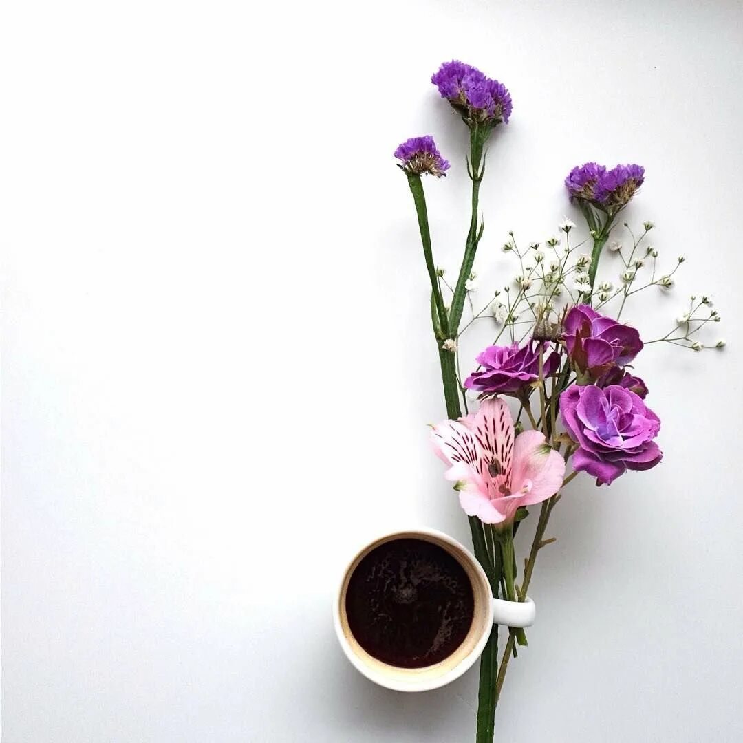 Бежевый фон кофе. Кофе фон. Утро эстетика. Добрейшего утра минимализм. Кофе минимализм.