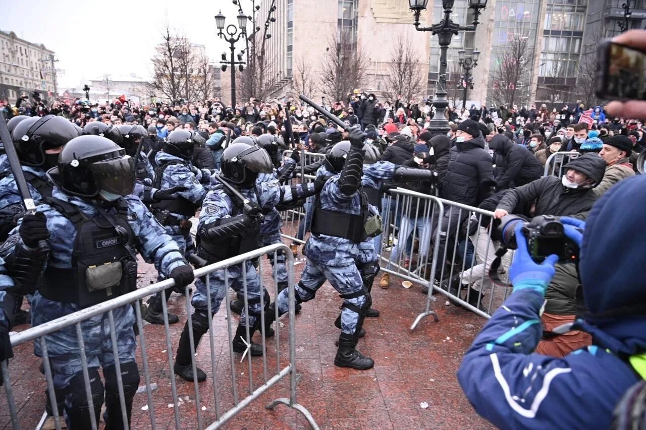 Официальные провокаторы. Митинги в России 2021 Навальный. Протесты в России 2021 Навальный. Протесты в Москве 23 января 2021. Митинг Навального 23 января 2021 Москва.