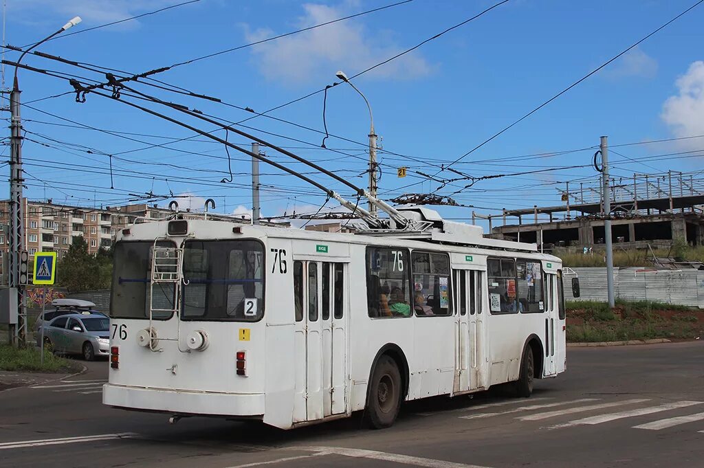 Троллейбусное управление телефон. ВМЗ-170 троллейбус. Троллейбусное депо Братск. Троллейбус Братск ВМЗ 6215. Братский троллейбус БКМ.