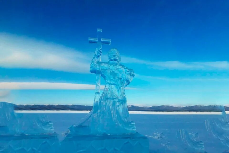 Миасс тургояк храм из льда. Ледяной храм ушел под воду. Ледяной храм ушел под воду. Купель в воткинске. Ледяная часовня тургояк.