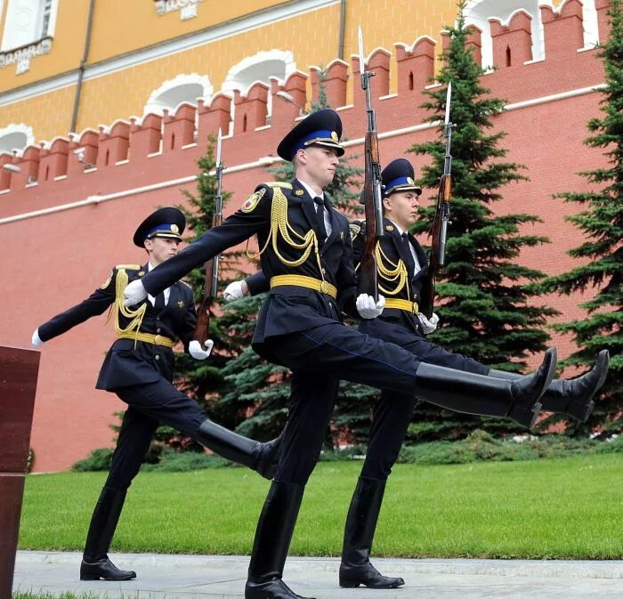 Президентский полк караул. Президентский полк рота почетного караула. Почётный караул у вечного огня в Москве. Президентский полк 1 рота.