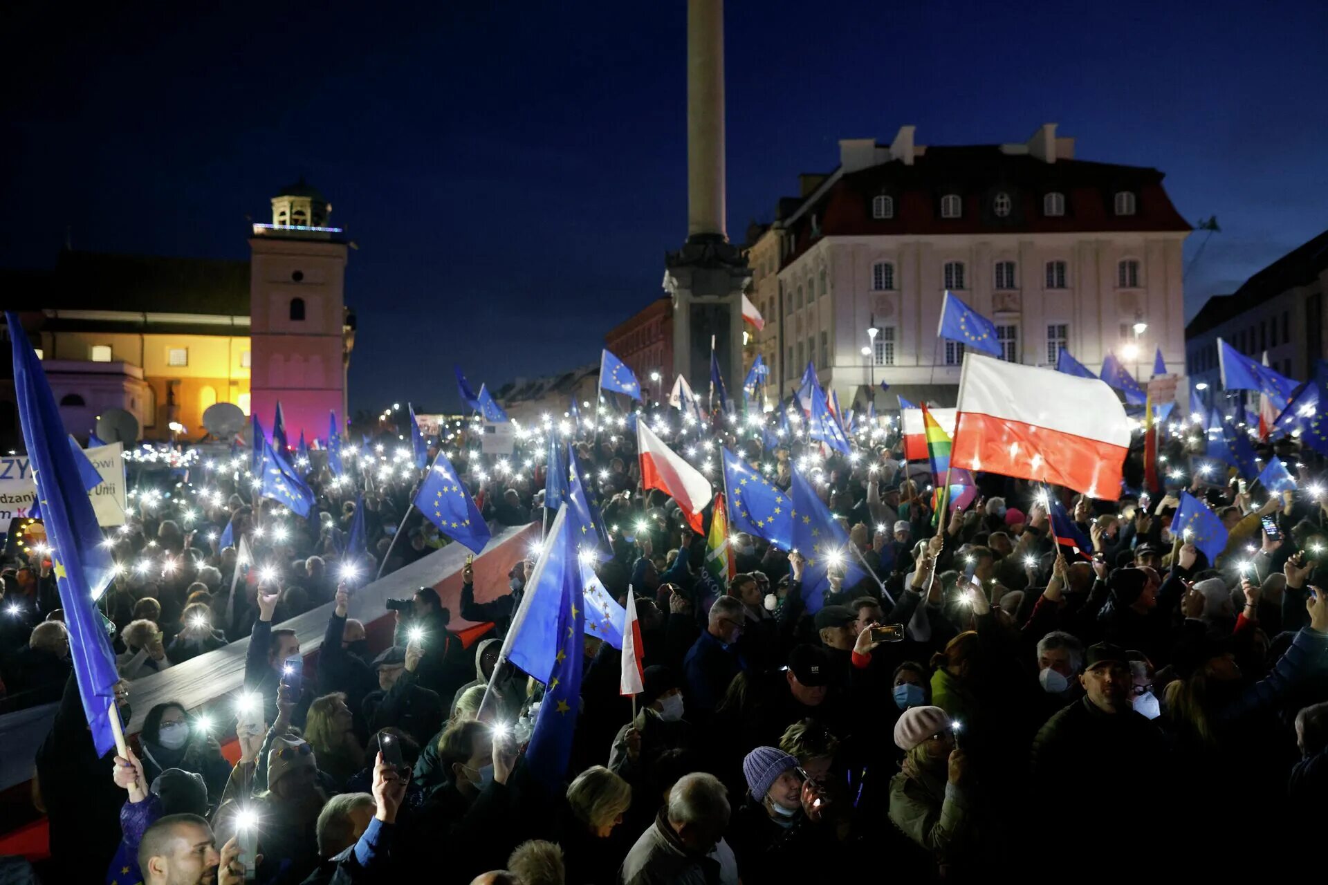 Митинг в Польше. Митинги в Европе. Польша ЕС. Митингуют на польском. Митинги в польше