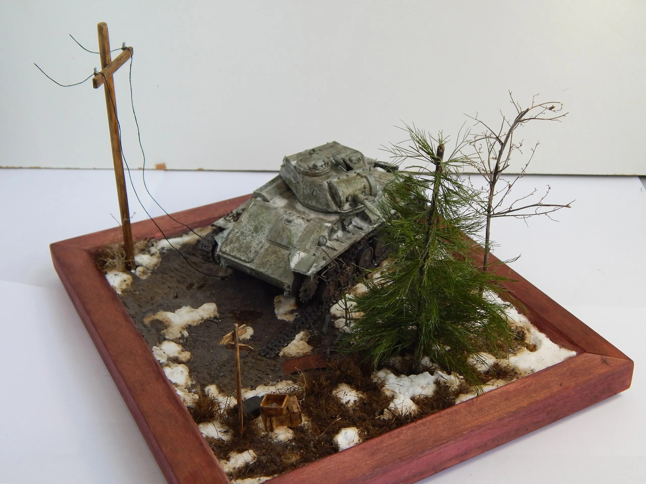 поделки из конфет своими руками. машинка из картона для детей. модель самолета из шпажек. поделка военная техника. военная техника поделка в детский.