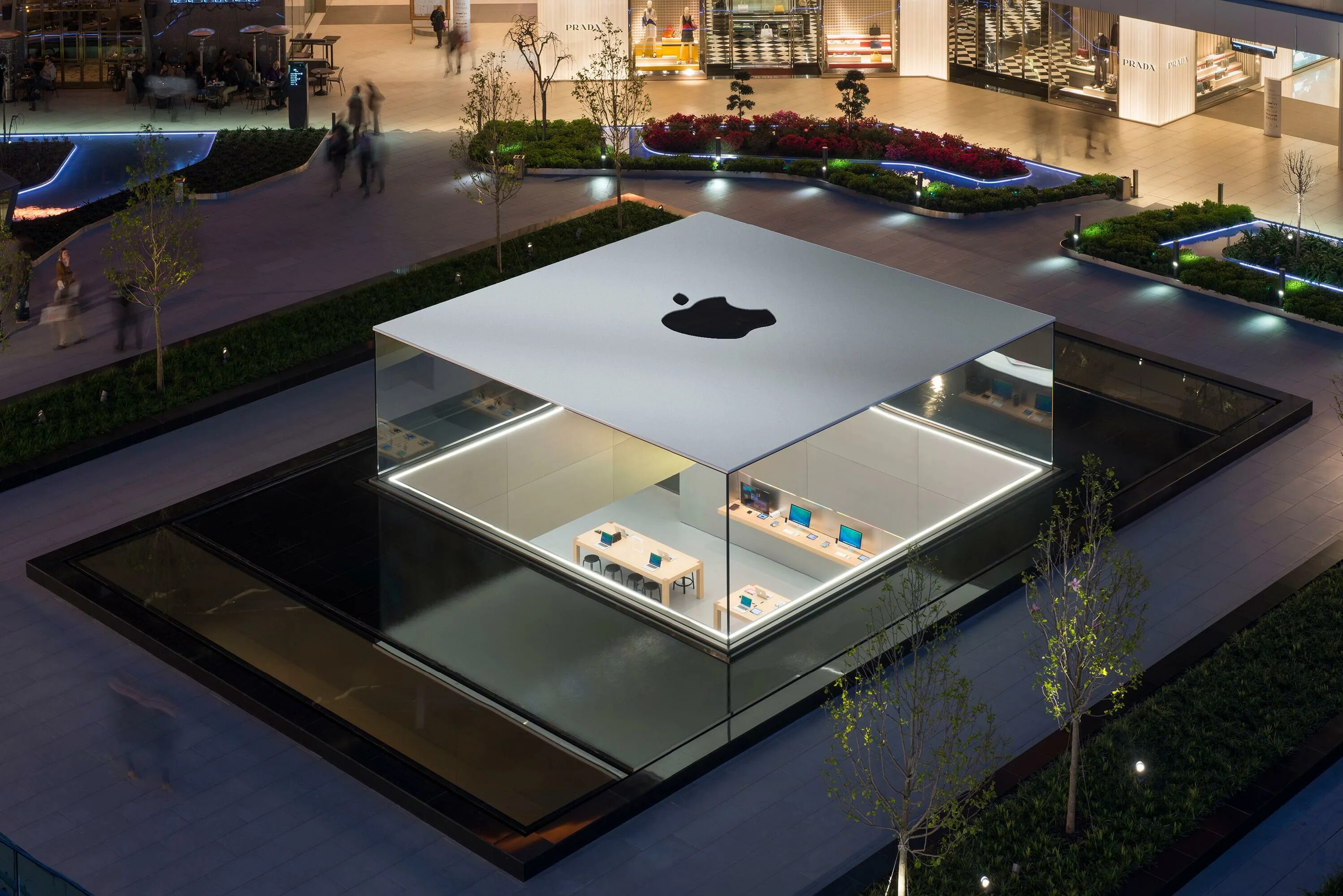 Эпл стор цена. Apple Store 2022. Apple Zorlu Centre.