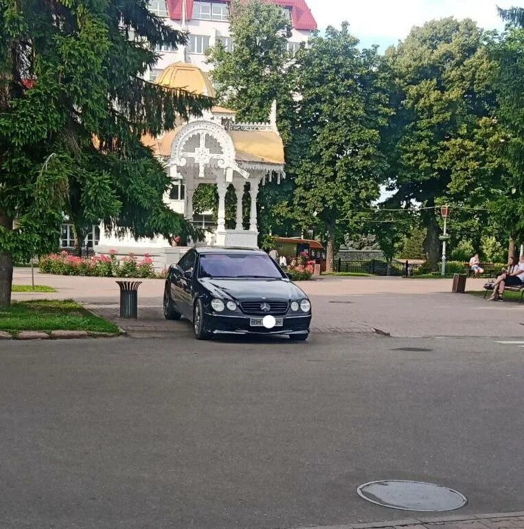 Сумы го. Петергоф Нижний парк парковка. Парковка возле Воронцовского дворца Крым. Воронцовский дворец парковка. Петергоф парковка около парка.