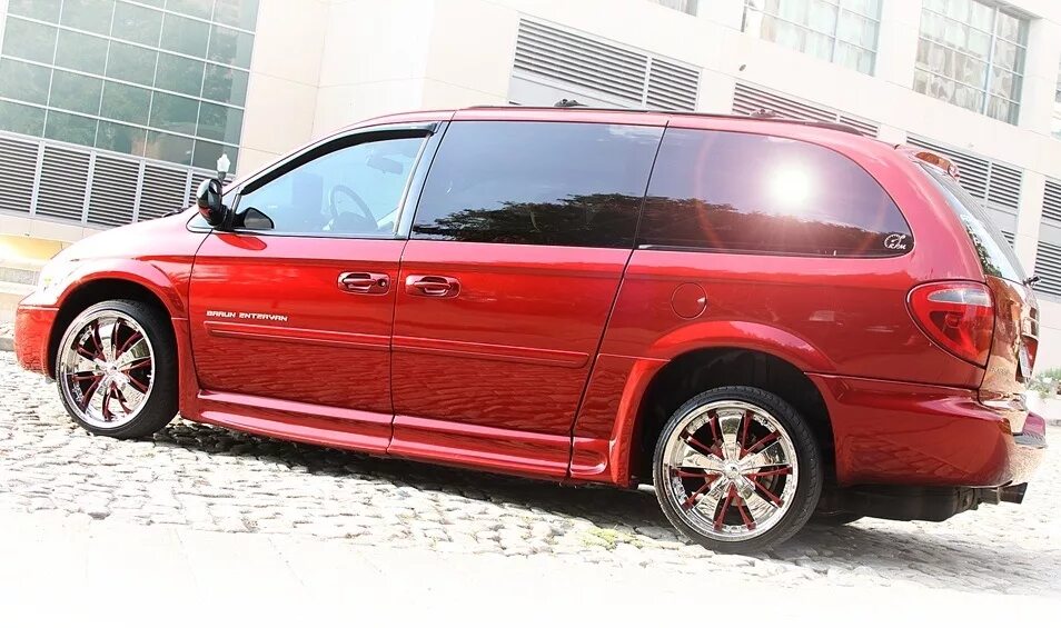 Тюнинг караван. Dodge Grand Caravan 4 обвес. Dodge Caravan 2003 Tuning. Обвесы для Додж Гранд Караван. Dodge Grand Caravan 2004 Tuning.