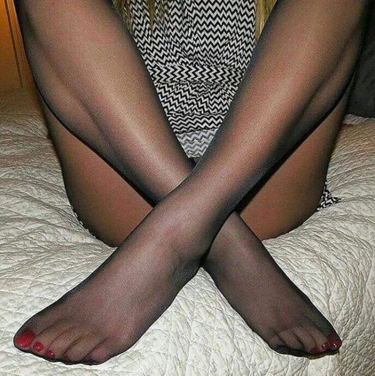 лоферы с колготками. женщина черным колготки. колготки черные. пантихосе стокинг блэк. женщина черным колготки.