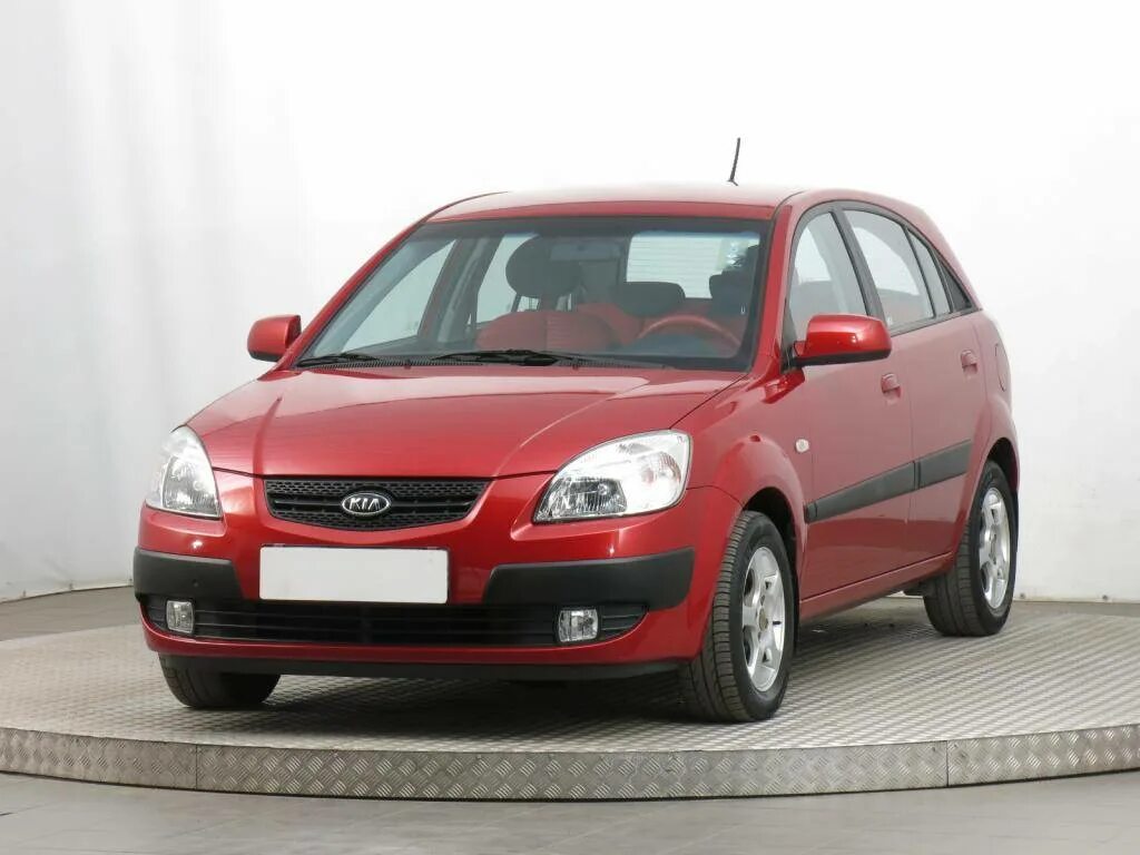 Купить машину за 300 тысяч. Kia Rio 2008. Киа Рио 2008 года. Иномарки до 300 тысяч рублей. Машины до 300000 рублей.