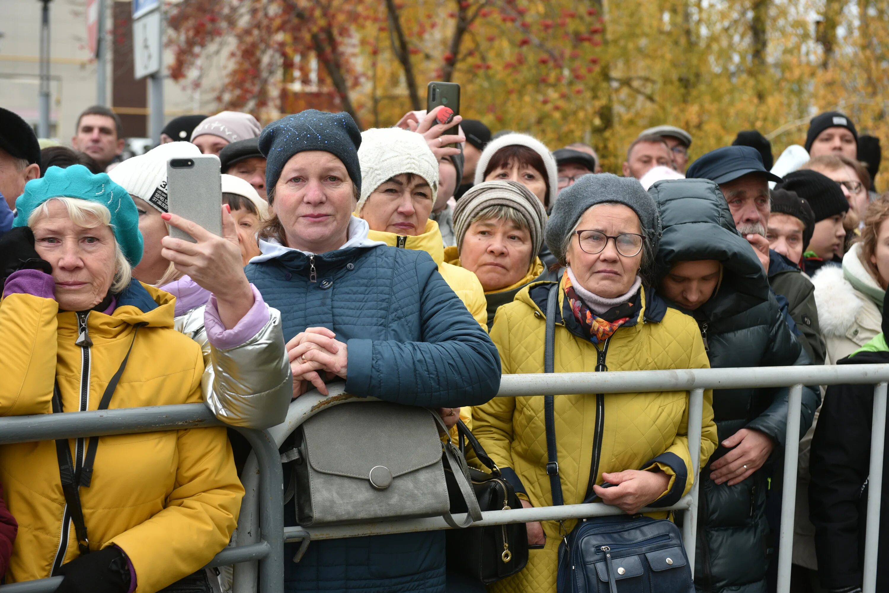 Мероприятия челны сегодня. Проводы мобилизованных Казань. Набережные Челны пожилые люди. Мобилизированные из Набережных Челнов. Мэр города Набережные Челны мобилизация.