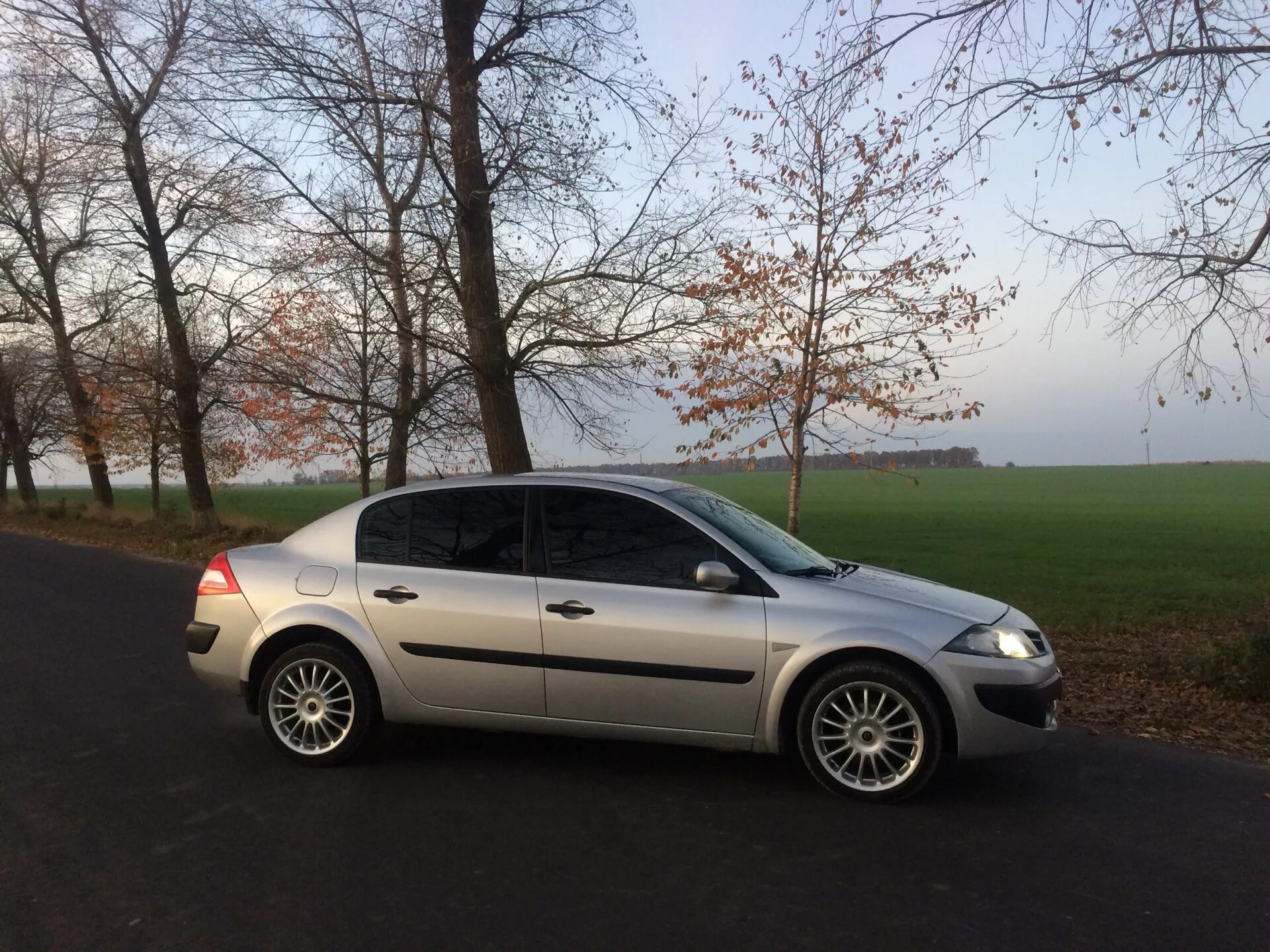 Megane диски. Меган 2 r17. Рено Меган 2 r17. Меган 2 диски r17. Рено Меган 2 на 17 дисках.