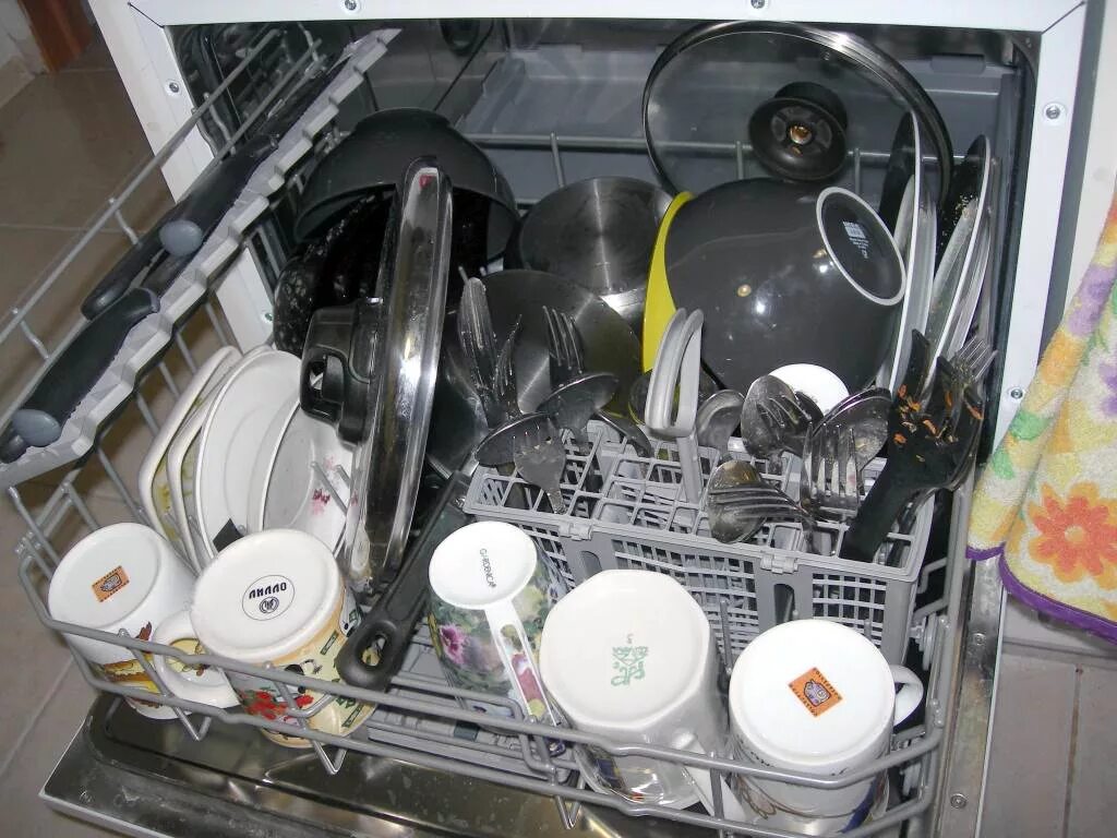 Правильная загрузка посудомоечной машины Bosch 45 см. Посудомоечная машина Bosch sps40e02. Smv50m50ru Bosch посудомоечная. Загрузка посудомоечной машины Электролюкс.