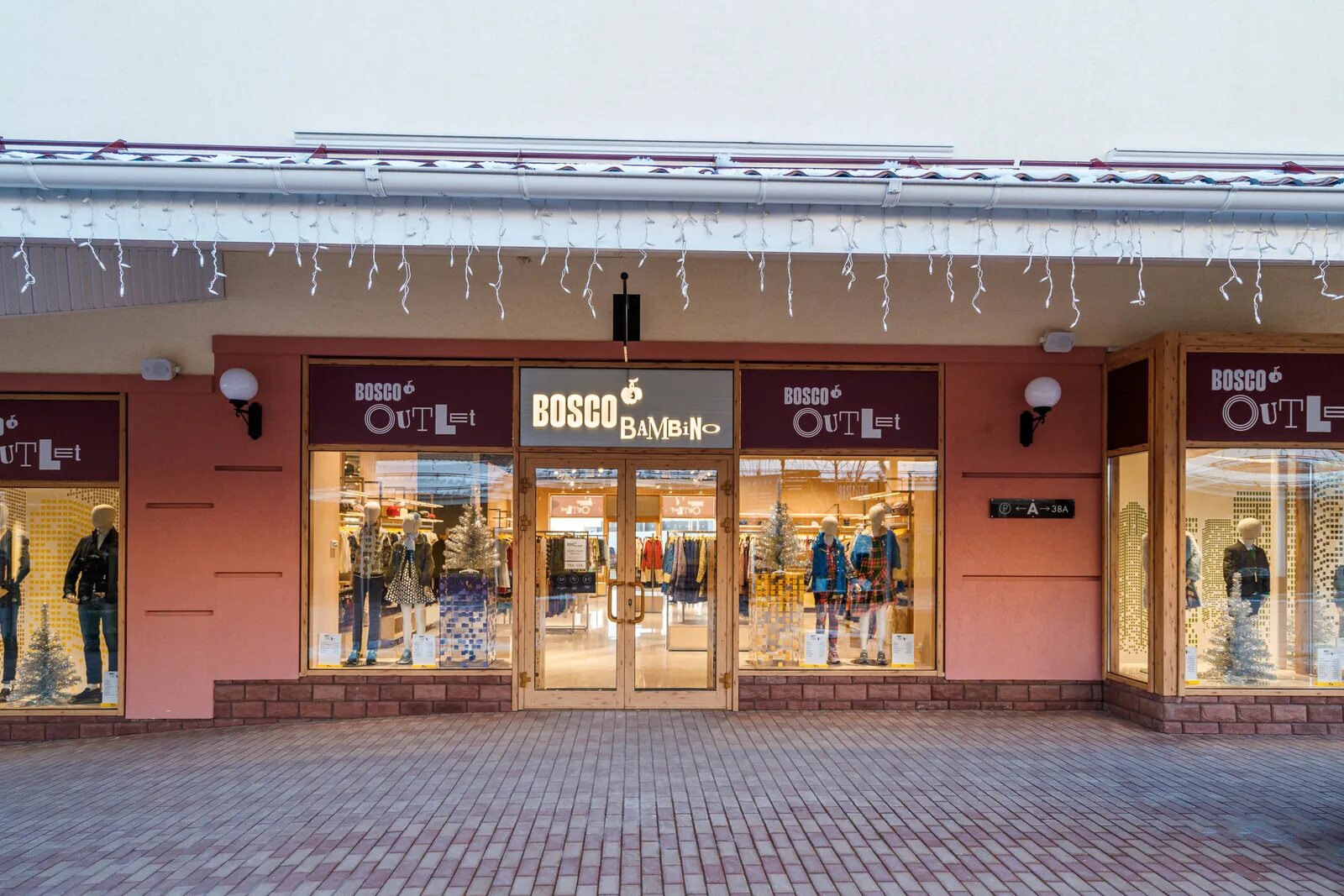 Outlet riga. Рига аутлет Виладж. Боско Рига аутлет. Outlet Village новая Рига. Аутлет магазин.