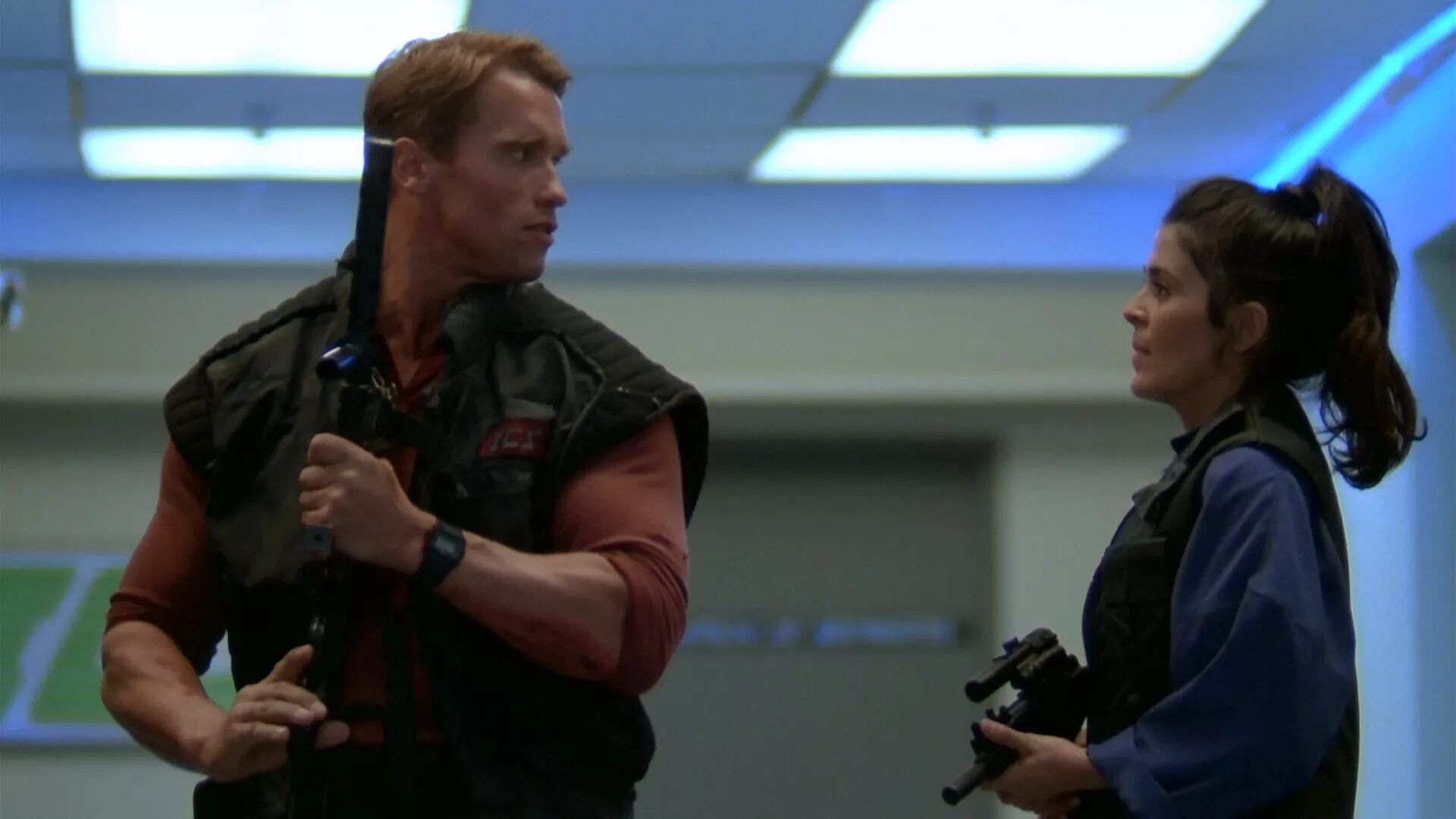 Бегущий человек 1987 шварценеггер. Бегущий человек фильм 1987 кадры. Арнольд шварценеггер бегущий человек. Бегущий человек стивен кинг фильм. Бегущий человек фильм 1987.