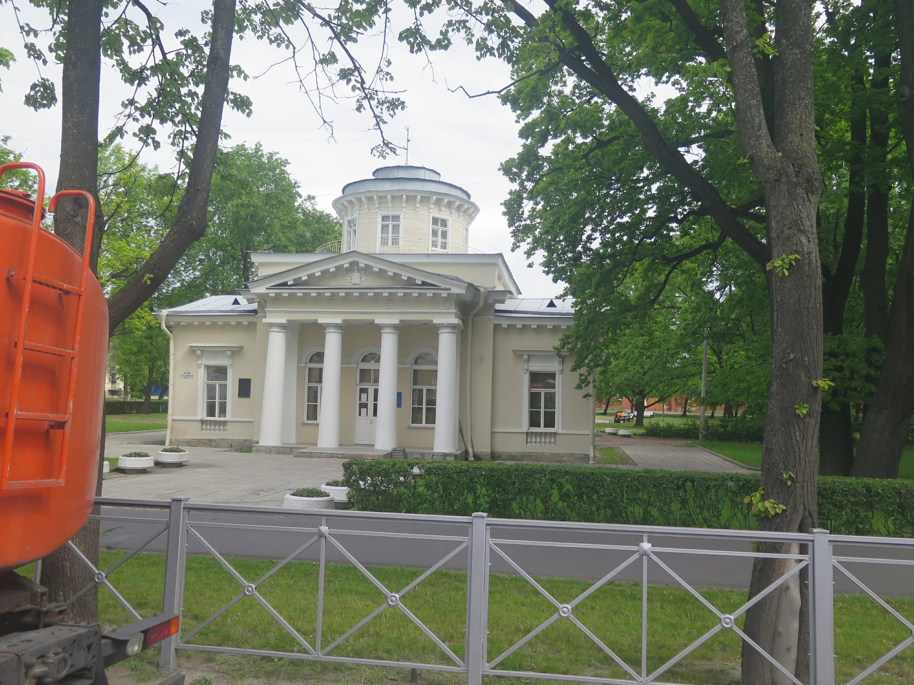 Ул аврова петергоф. Санкт-петербургский проспект петергоф. аврова 11 петергоф. петродворцовый районный санкт петербургский проспект 14.