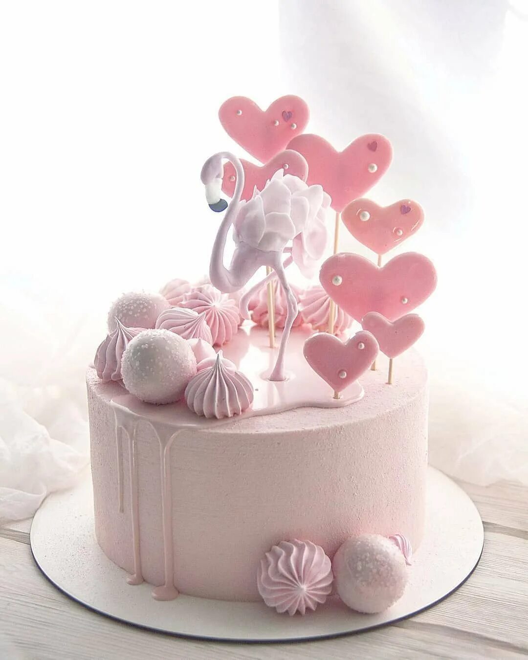 Красивый торт на рождения девочки. Муссовый торт розовый Фламинго. Торт с Фламинго безе. Нежный торт для девочки. Тортики на день рождения для девочек.