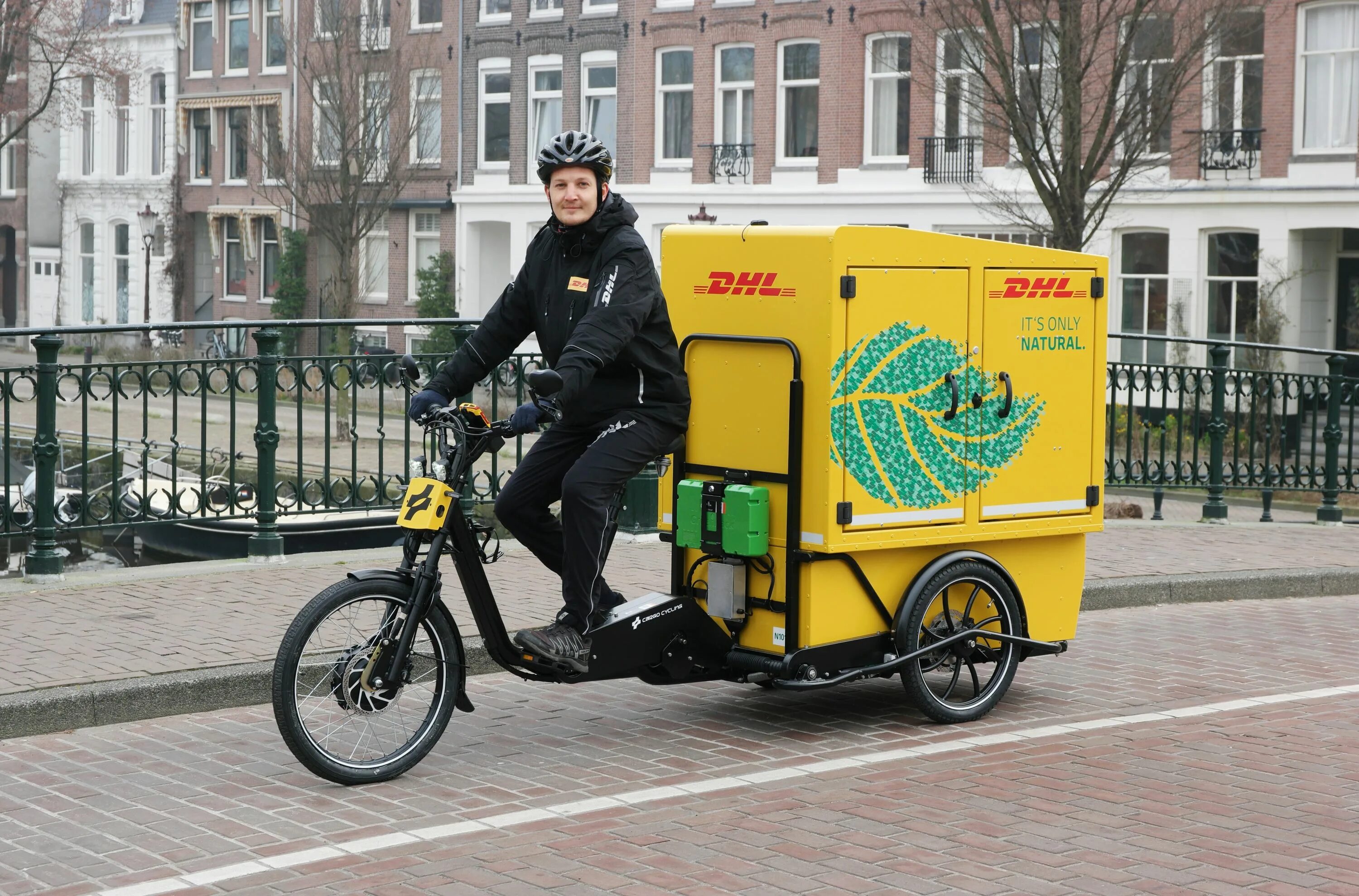 Bike машина. Карго байк DHL. Bike Courier Деливери. Bike Courier машина. Велосипед DHL.