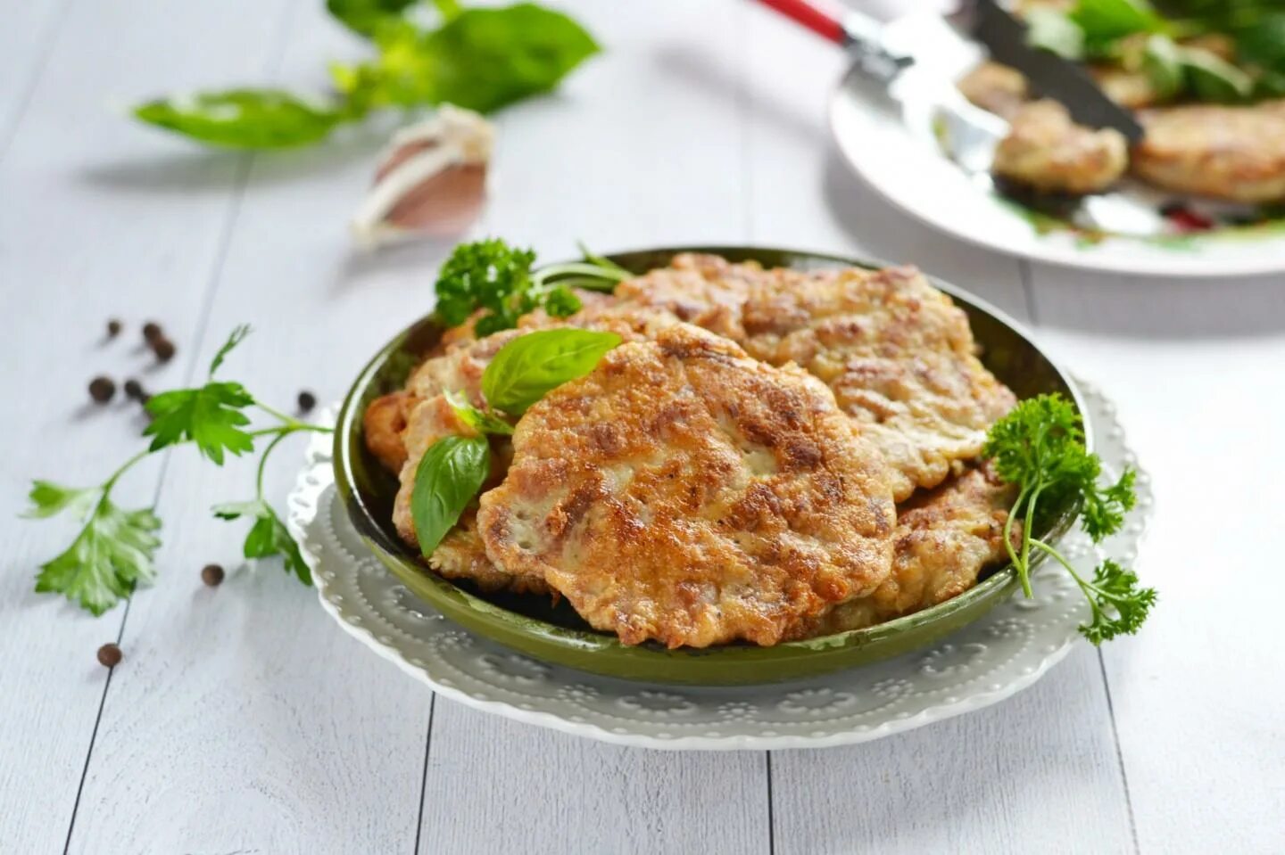 Котлеты по албански. Мясо по-албански из свинины. Мясо по-албански из куриной грудки. Котлеты по-албански из куриной грудки. Рубленные свиные котлеты