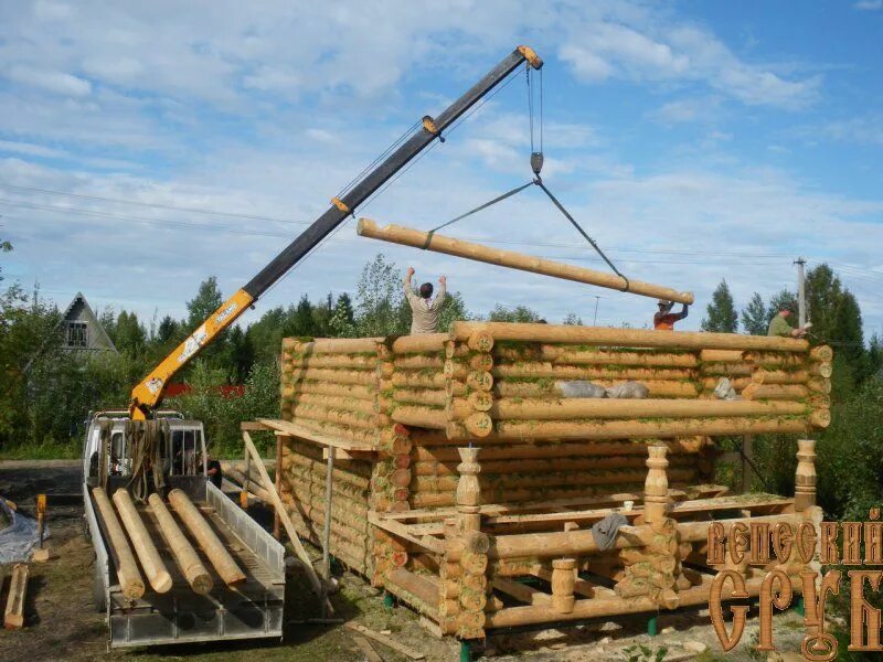 Манипулятор бревна. Кран для подъема бревен. кран для подъема бревен на сруб. кран для сборки сруба. подъем бревна.