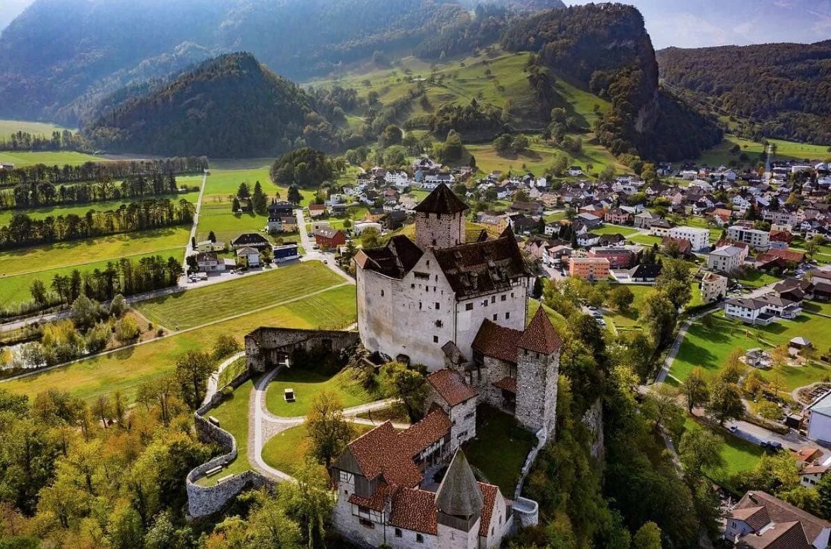Лунгерн швейцария. Швейцария. Швейцарская деревня гриндельвальд. Долина 72 водопадов лаутербруннен швейцария. Швейцария мир.