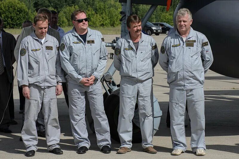 Испытания экипаж. Мкс 2000 года. Панков wot экипаж. Российские и американские космонавты. Испытания экипаж.