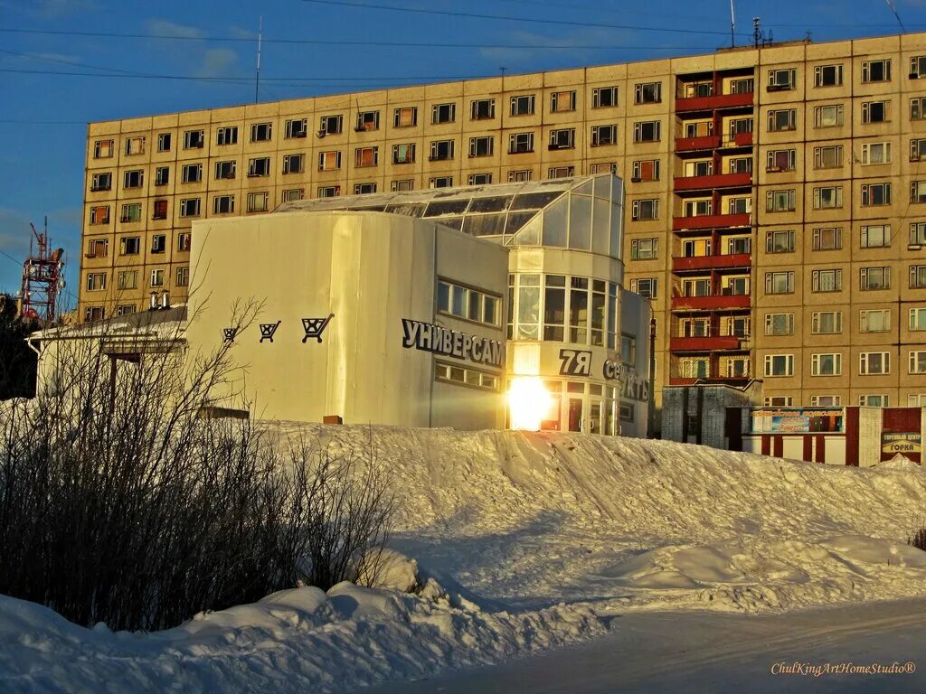 Отзывы оленегорск. Оленегорск (Мурманская область). Главная площадь Оленегорска. Оленегорск лето. Оленегорск Мурманская область население.