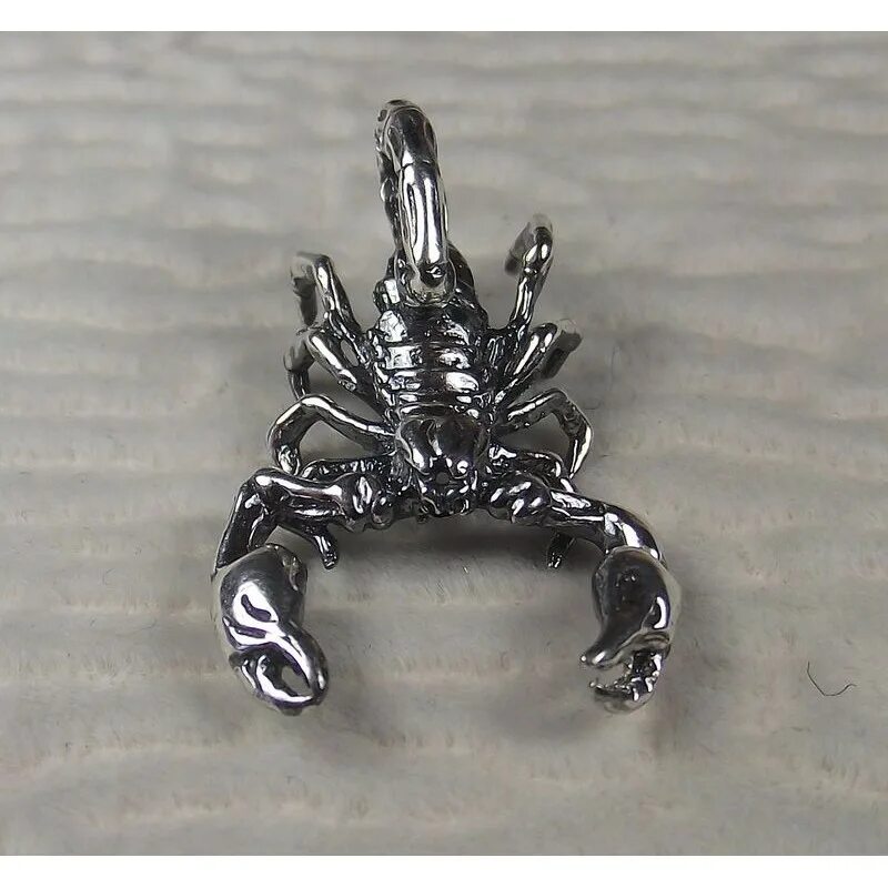 подвеска скорпион золото. скорпион подвеска из серебра 925. украшение скорпион серебро. серебряный кулон скорпион. серебряный кулон скорпион.