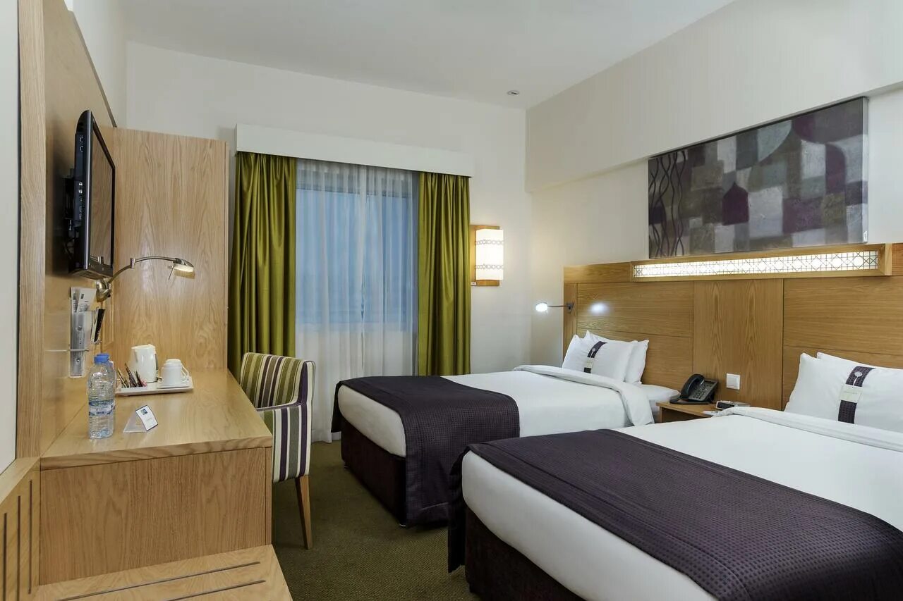 Отель Holiday Inn Express Dubai Jumeirah. Holiday Inn Express Dubai Safa Park. Holiday Inn Express Safa Park 2 Джумейра Дубай. Holiday Inn Express Dubai Airport 2*. Holiday inn safa