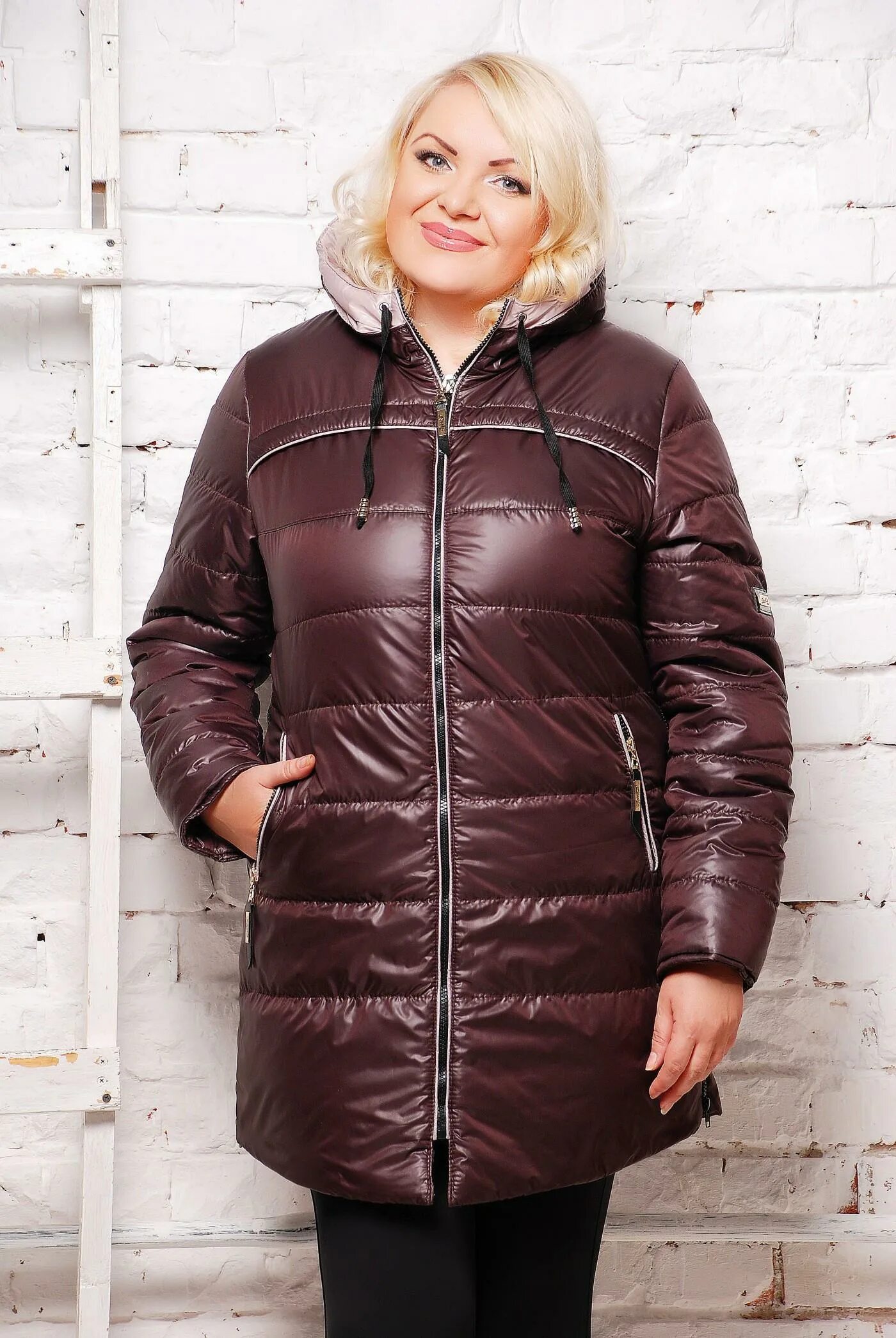 Женские осенние куртки больших размеров. Весенние куртки женские больших размеров. Осенние куртки для женщин 60 лет. Куртка женская большого размера.